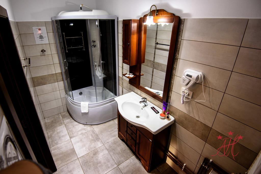 Alexander House Hotell Deva Exteriör bild